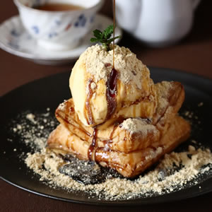 焼きたてアップルパイバニラアイスのせ