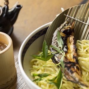 鮎ダシのさっぱり冷製つけ麺